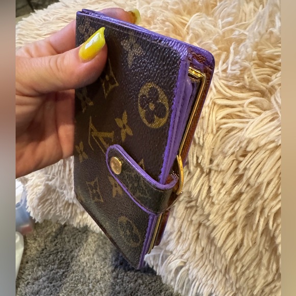 Hand painted LV wallets. 2 separate - Picture 3 of 16